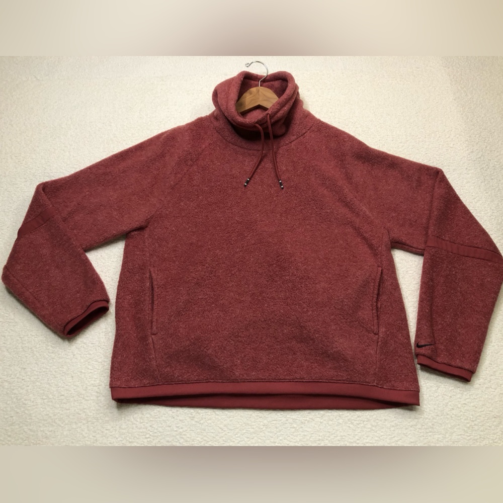 Nike Women’s Long Sleeve Therma Fleece High Neck and Pockets Size Medium Red